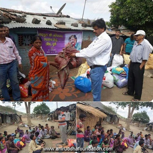 AniruddhaFoundation-Distribution of clothes at Mulshi, Pune-6th June, 2017